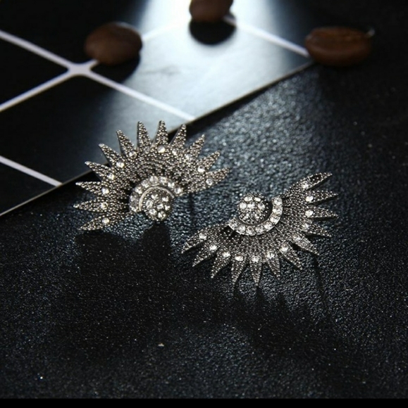 BOGO Vintage Style Starburst Rhinestone Earrings - Picture 4 of 6